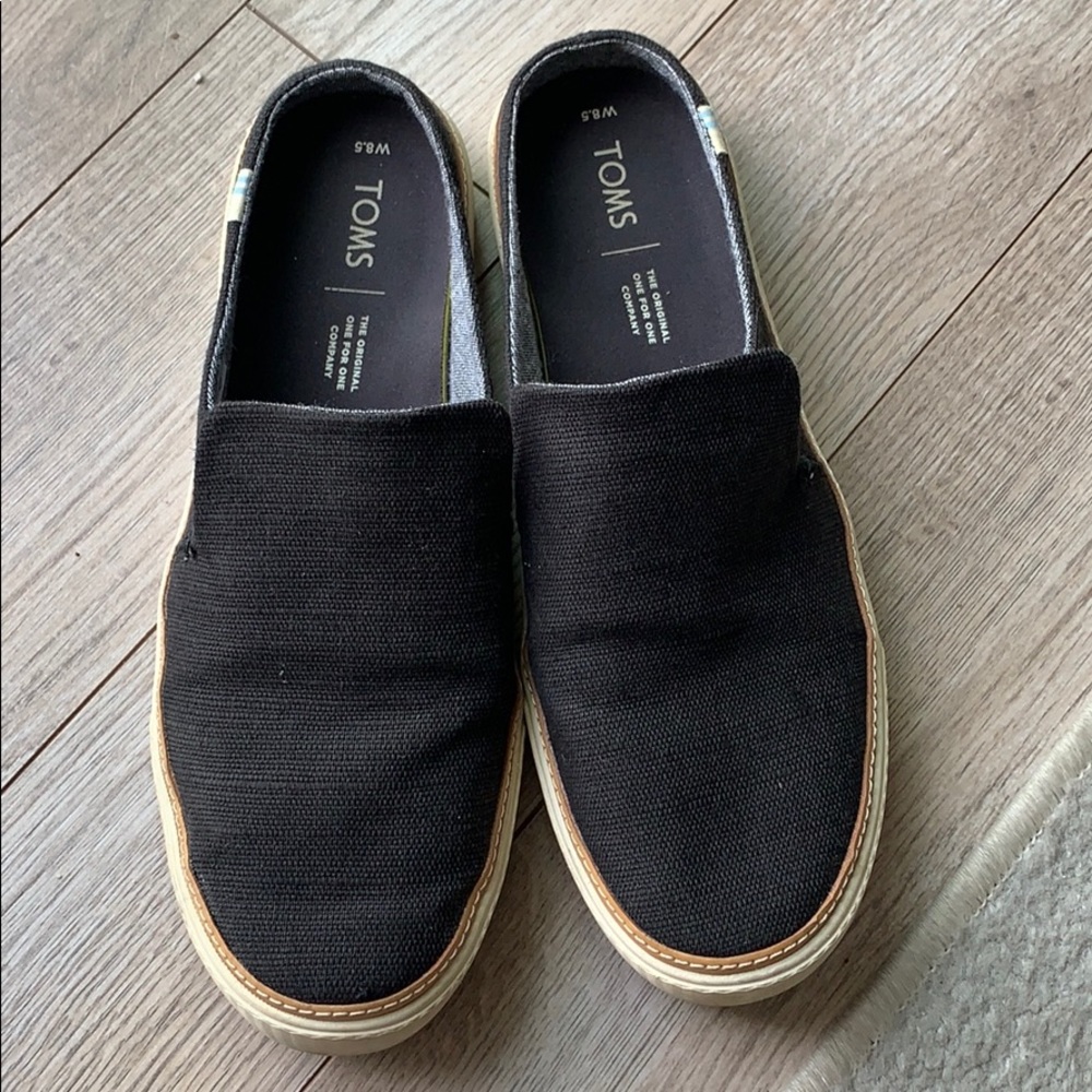 Toms slip-on black shoes
